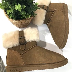 Bearpaw NWOT Women’s Boots Size 9